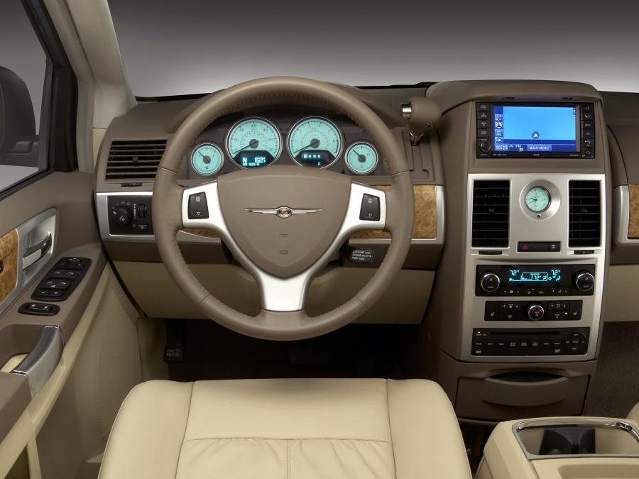  Chrysler Town & Country 2007 года  (фото 21 из 24)
